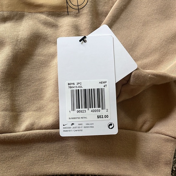 NEW! NIKE TAN 2-PIECE SWEATSHIRT AND SWEATPANTS SET. SIZE 4T. BOYS. - Picture 8 of 8